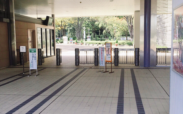 東京競馬場の東門の入口